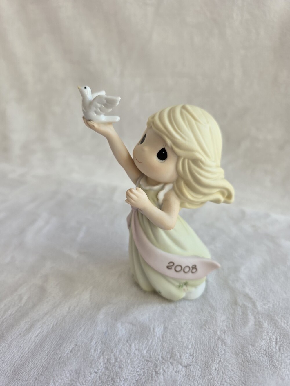 Precious Moments 2008 'Blessings of Peace to You' Figurine #810001